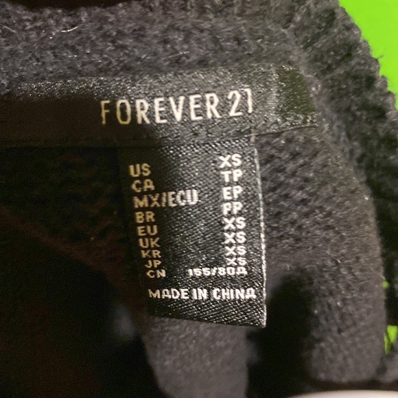 Sweater with smiley face on the front size, extra small sleeveless sweater - Picture 3 of 3